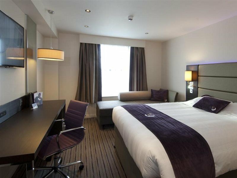 Premier Inn London Heathrow M4/J4 Hillingdon Exterior foto